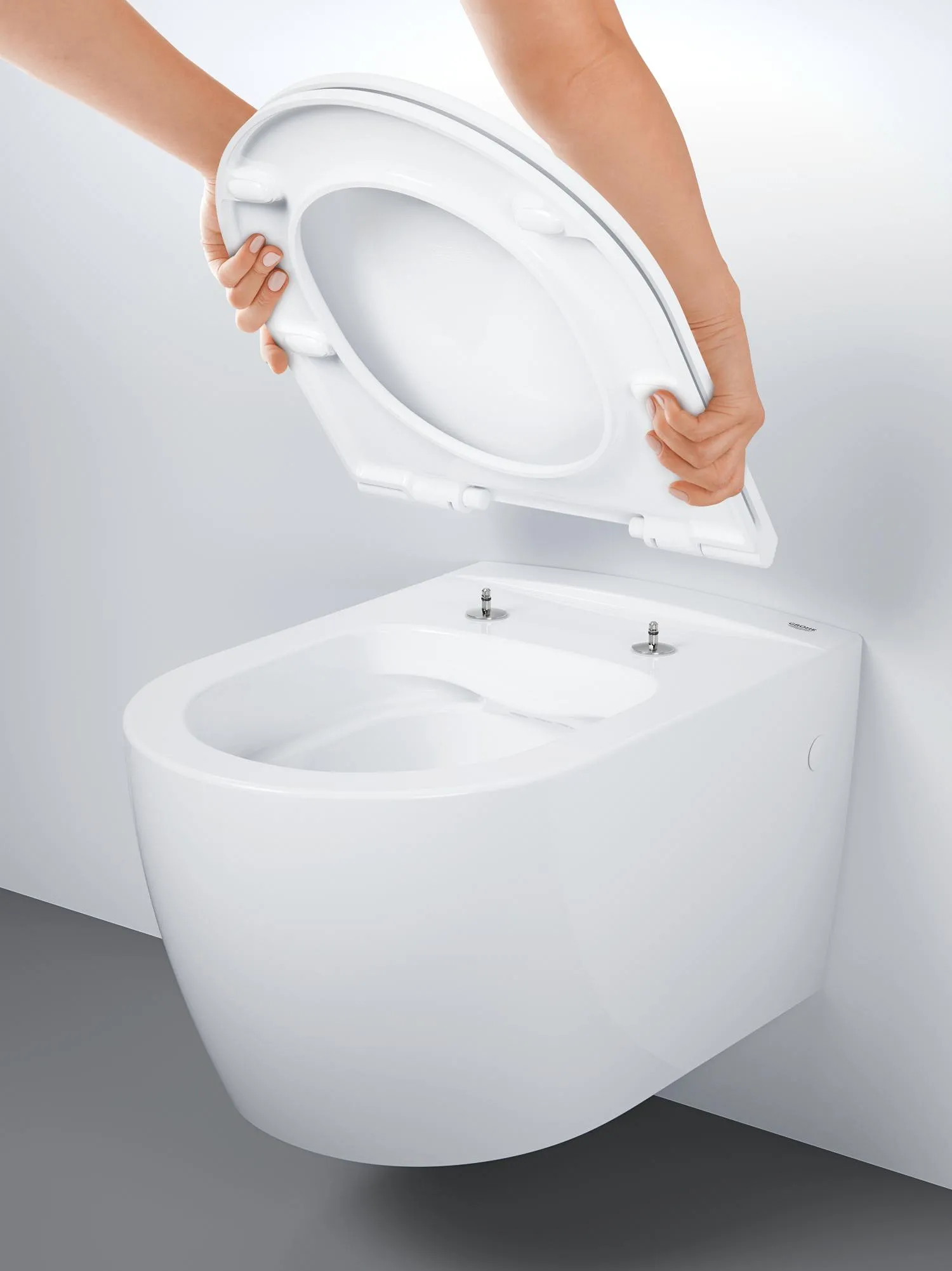 Set Grohe Solido: instalație încastrată, rezervor încastrat, placă de acționare, vas WC suspendat și capac WC cu închidere lentă Soft Close (102514SH00).