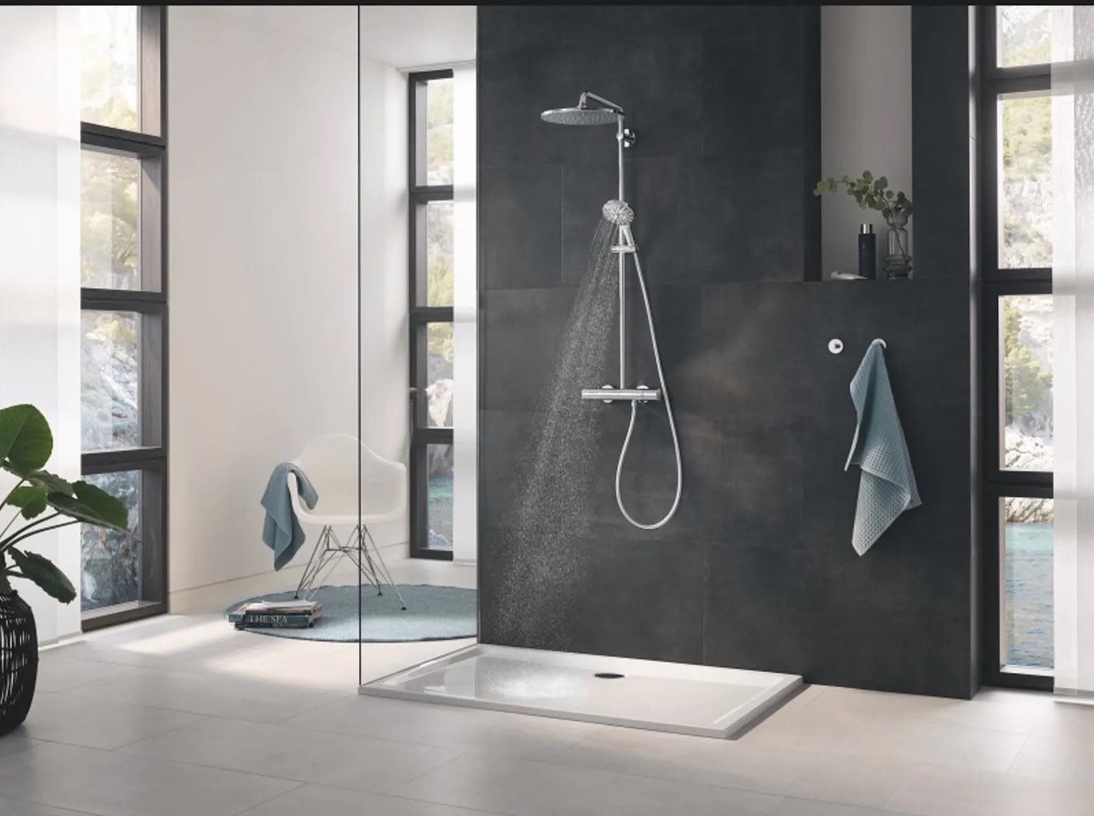 Set sistem de duș cu montaj pe perete Grohe Rainshower SmartActive 310 cu baterie termostatică, duș fix Rainshower Mono 310 și duș de mână Rainshower SmartActive 130 (26647000)