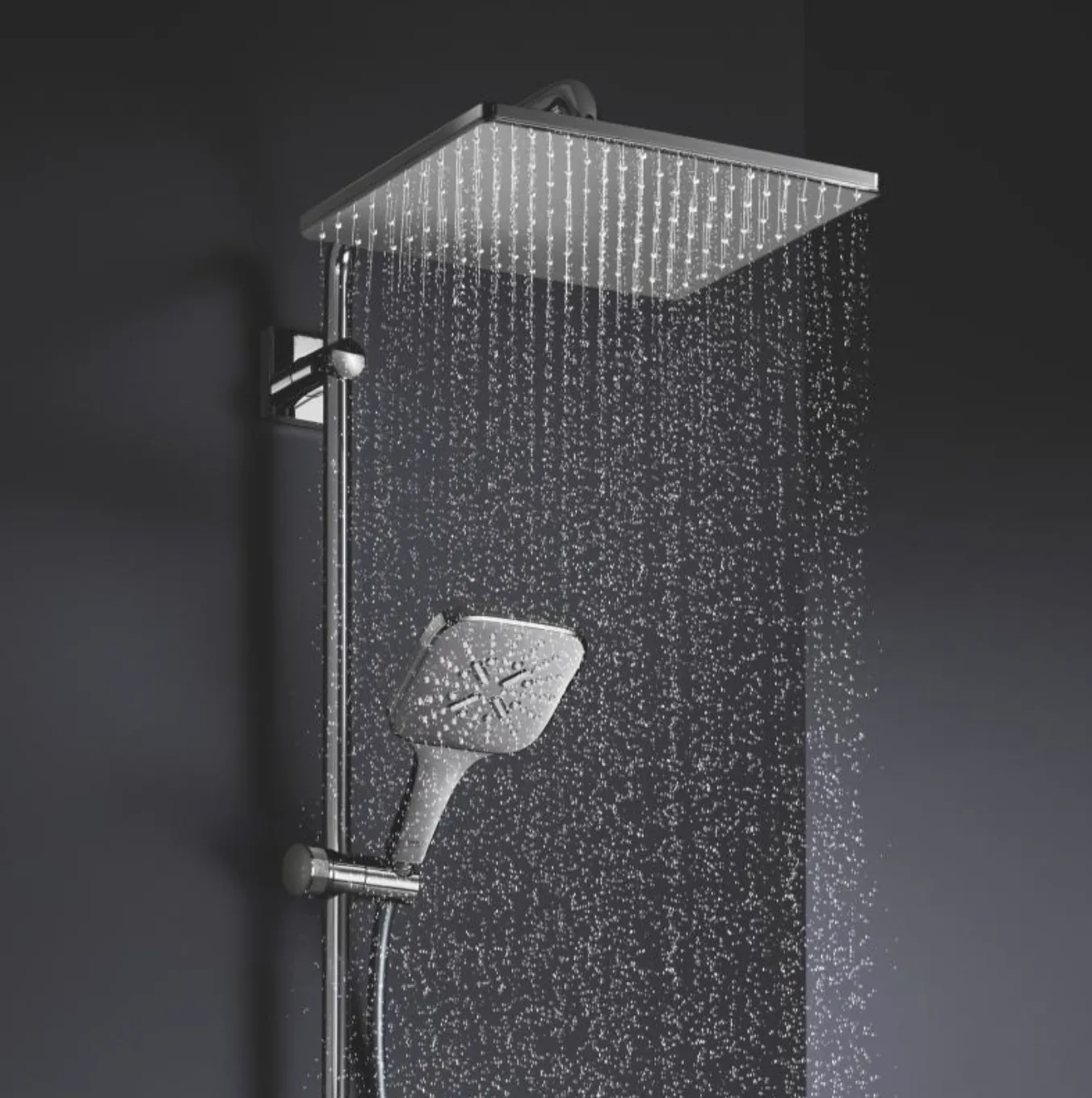 Set sistem de duș cu montaj pe perete Grohe Rainshower SmartActive Cube 310 cu baterie termostatică, duș fix Rainshower SmartActive Cube 310 și duș de mână Rainshower SmartActive Cube 130 (26649000)